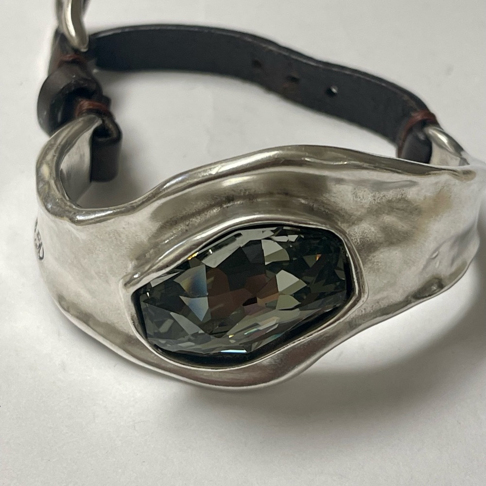 Uno de 50 Smoky Swarovski Crystal "Awesome" Statement Bracelet - Picture 6 of 10